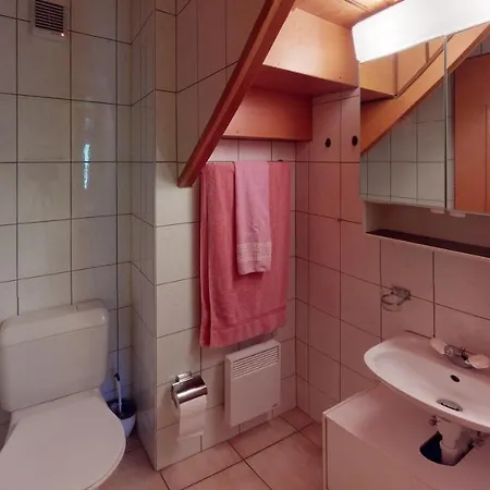 Leonie Le0 شاليه