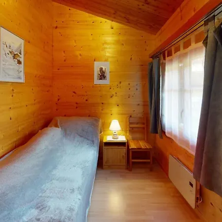 Leonie Le0 Chalet
